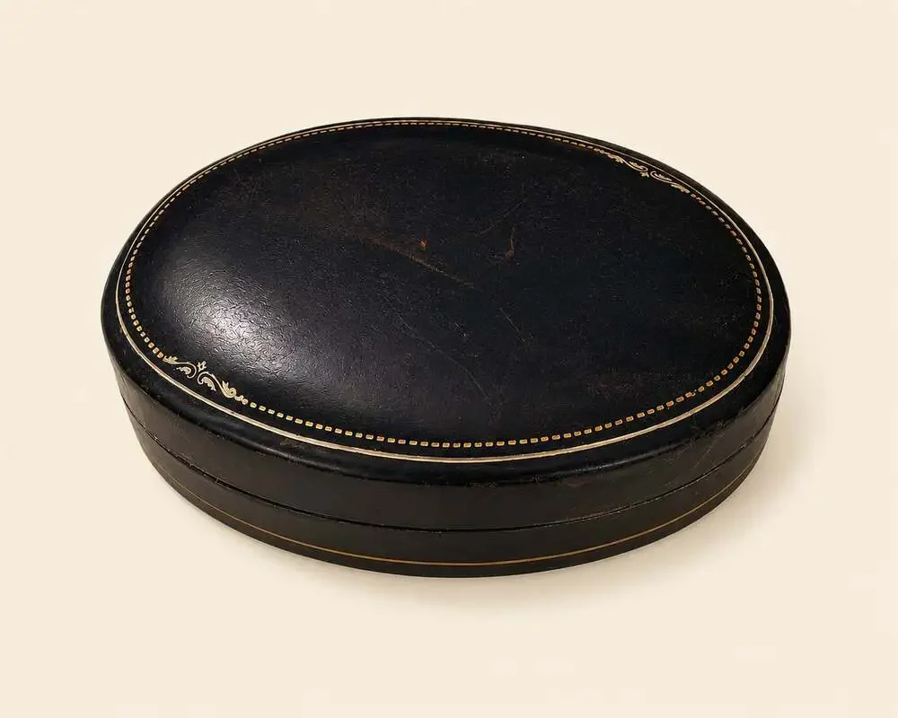 Vintage Genuine Calf Leather Oval Coin & Jewelry Case – Made in Italy